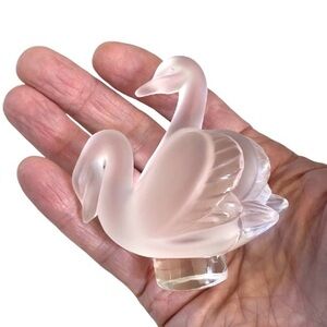 LALIQUE FRANCE "DEUX CYGNES” TWO SWANS FROSTED CRYSTAL SCULPTURE, #10608 3.25”H